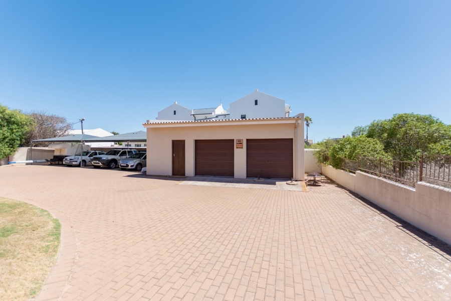 6 Bedroom Property for Sale in Middedorp Western Cape